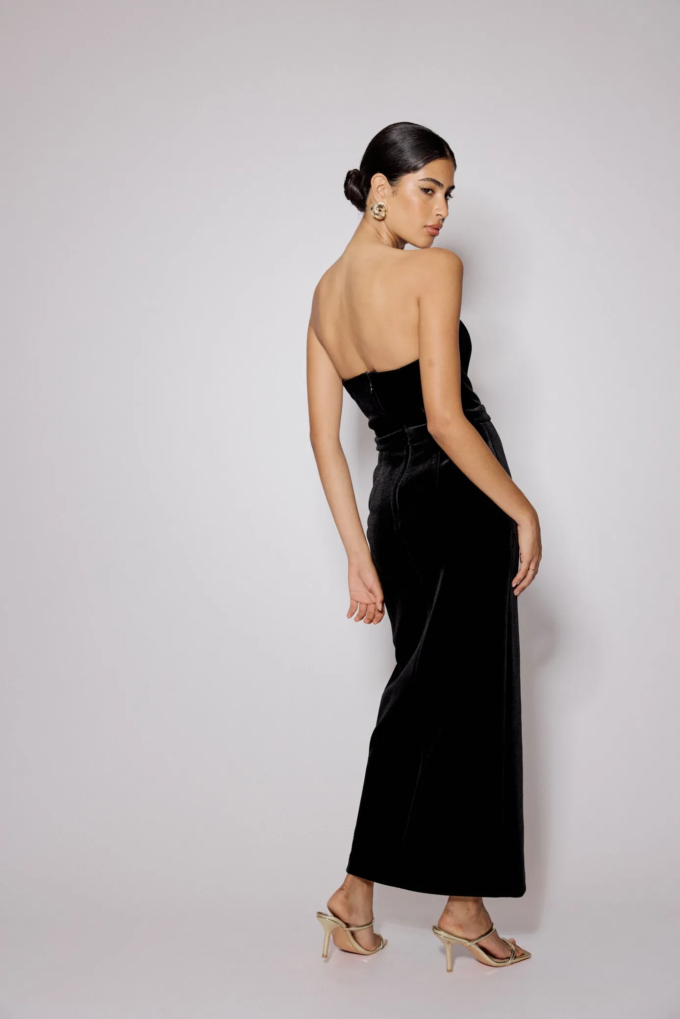Black Sweetheart Bandeau Velvet Nola Midi Dress sold by Nobody's Child product image thumbnail 5
