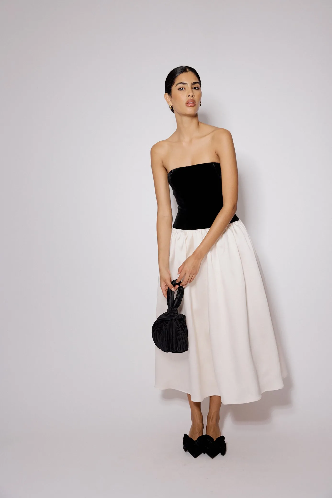 Black And White Bandeau Drop Waist Sienna Midi Dress sold by Nobody's Child product image thumbnail 4