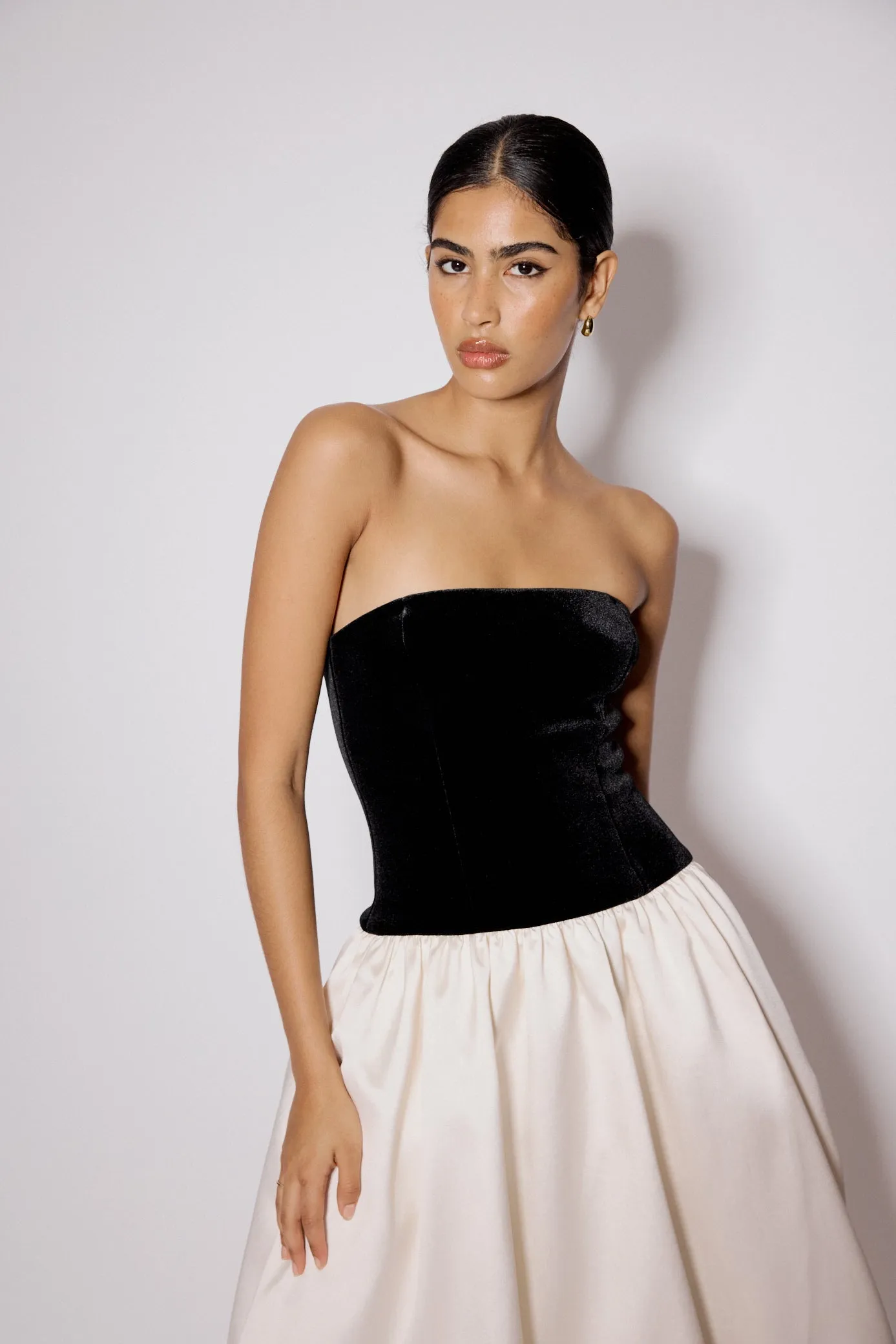 Black And White Bandeau Drop Waist Sienna Midi Dress sold by Nobody's Child product image thumbnail 2