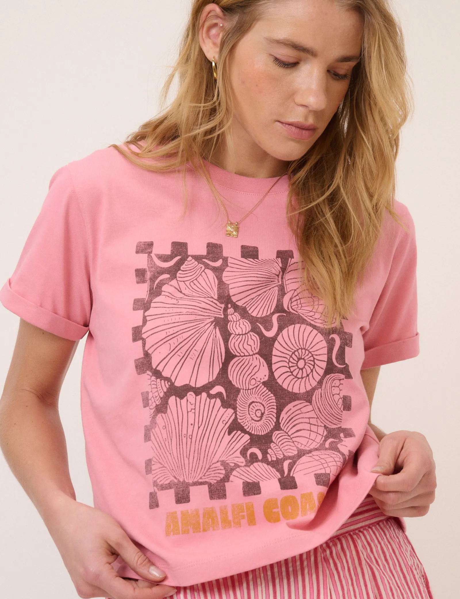 Pink Seashell Graphic T-Shirt sold by Nobody's Child product image thumbnail 3