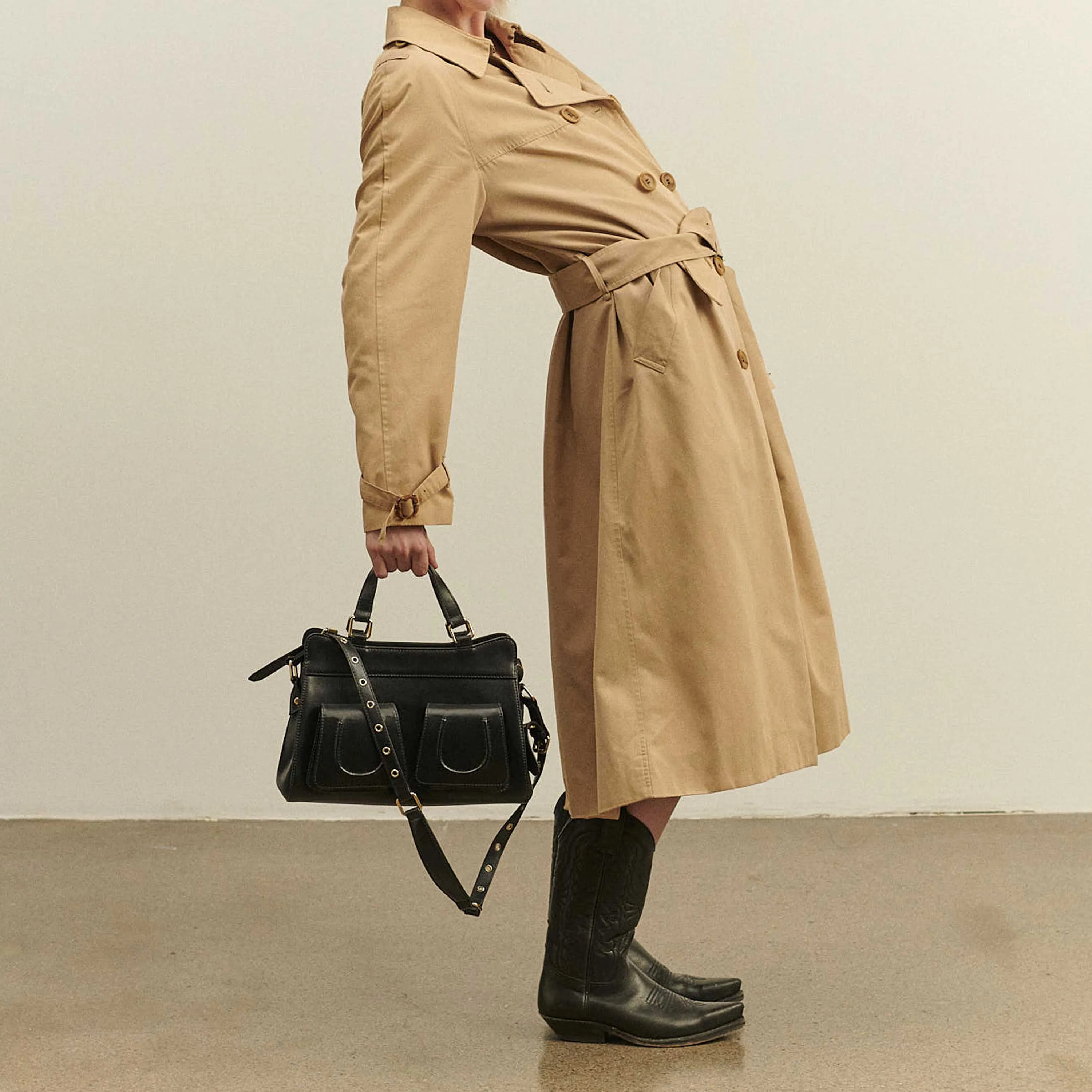 Cher Florence Black w. Gold sold by Nunoo Bags product image thumbnail 2