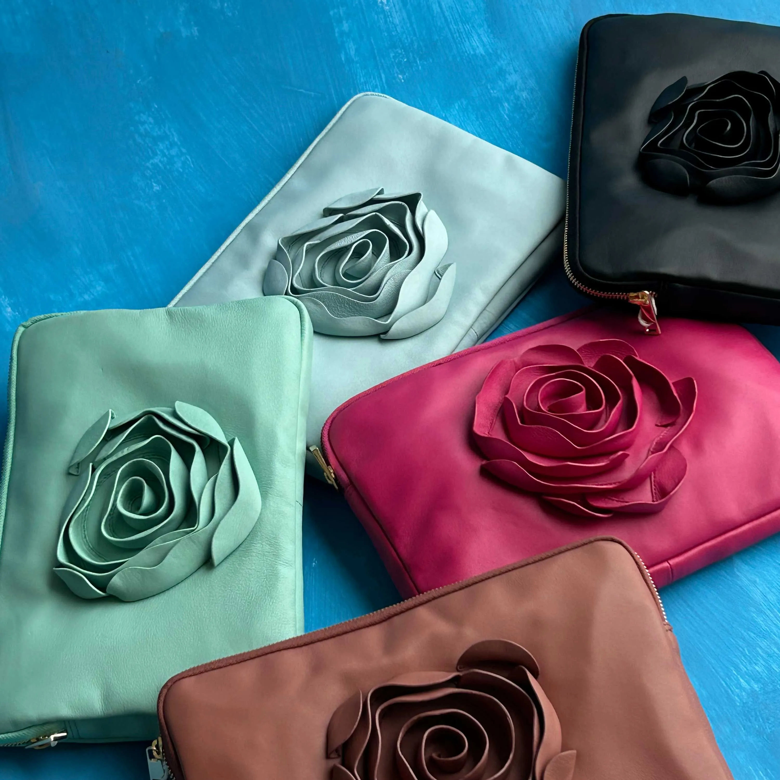 Clutch Rose Cozy Black w. Gold sold by Nunoo Bags product image thumbnail 2