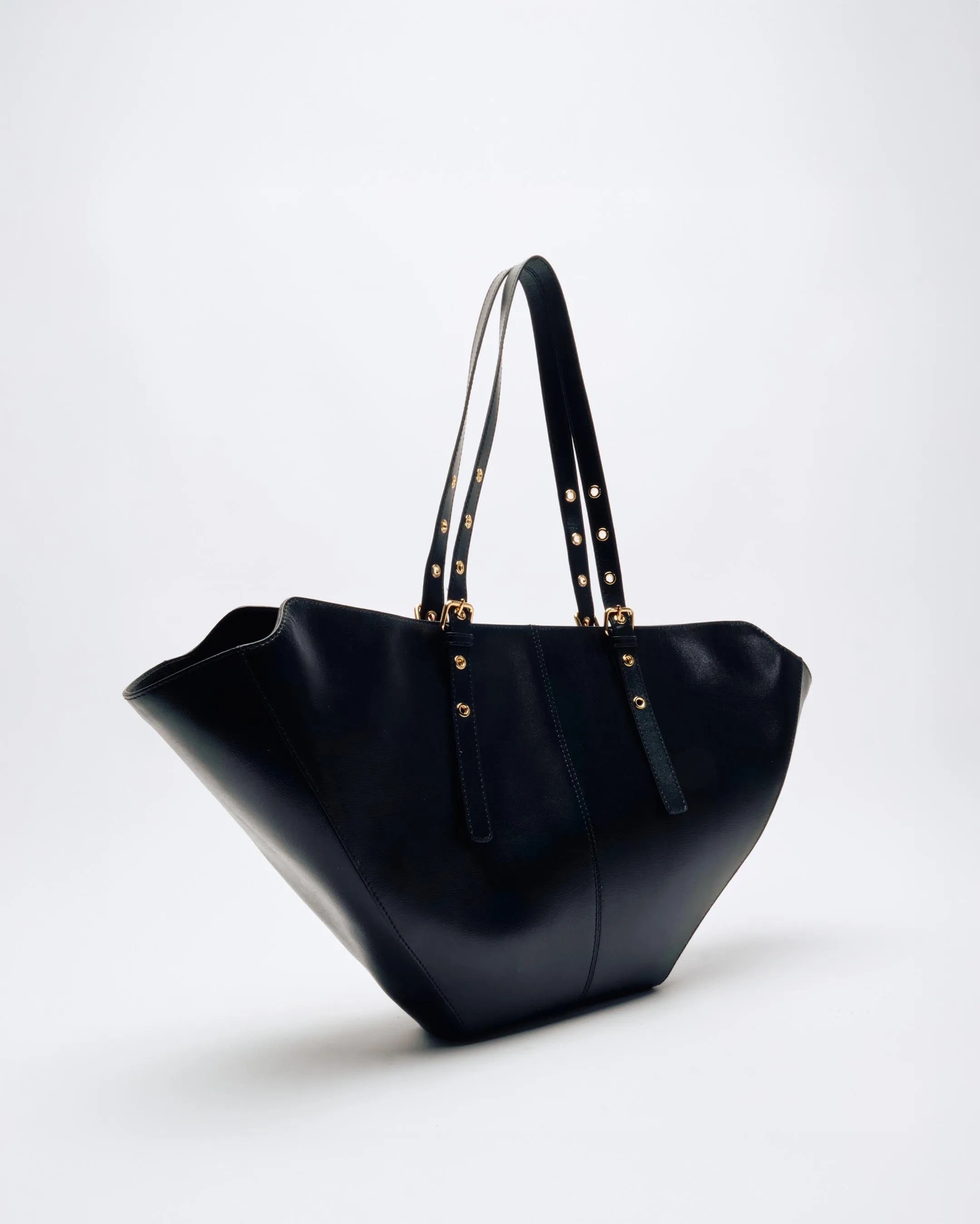 Nora Florence Black w. Gold sold by Nunoo Bags product image thumbnail 2