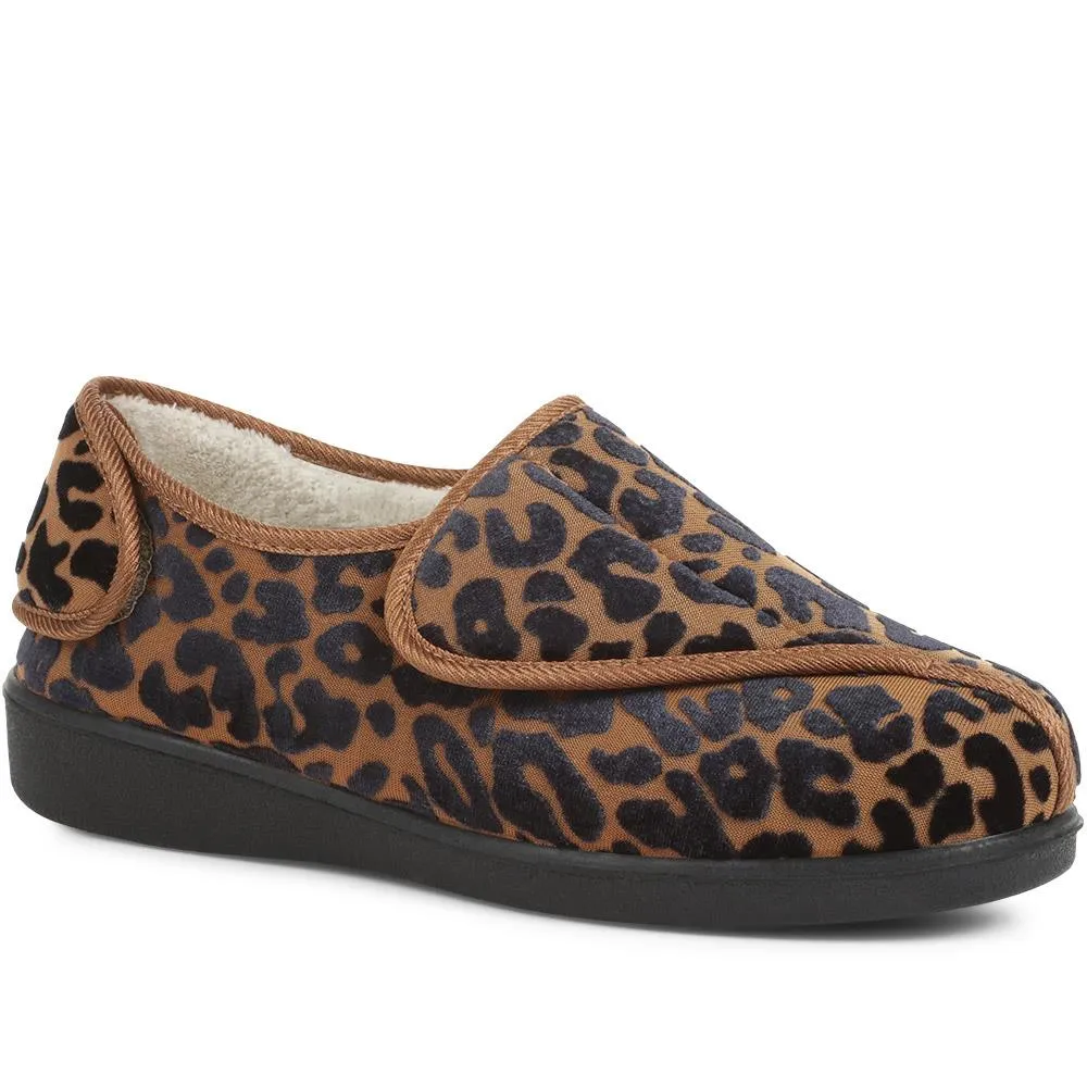 Multi-Fit Adjustable Slippers - QINGD36011 / 322 837 sold by Shoe-Shop