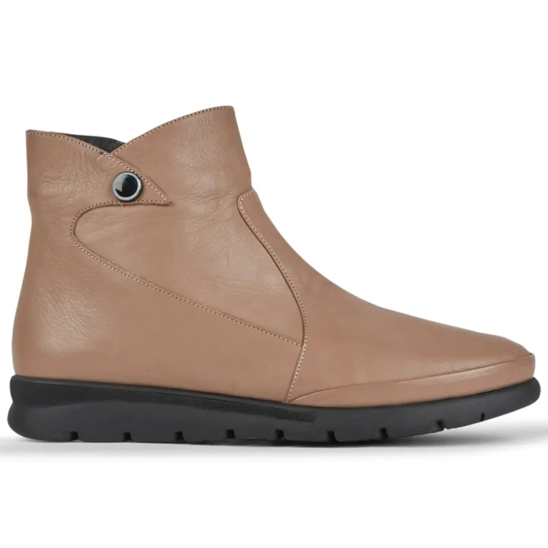 HEIR sold by Planet Shoes