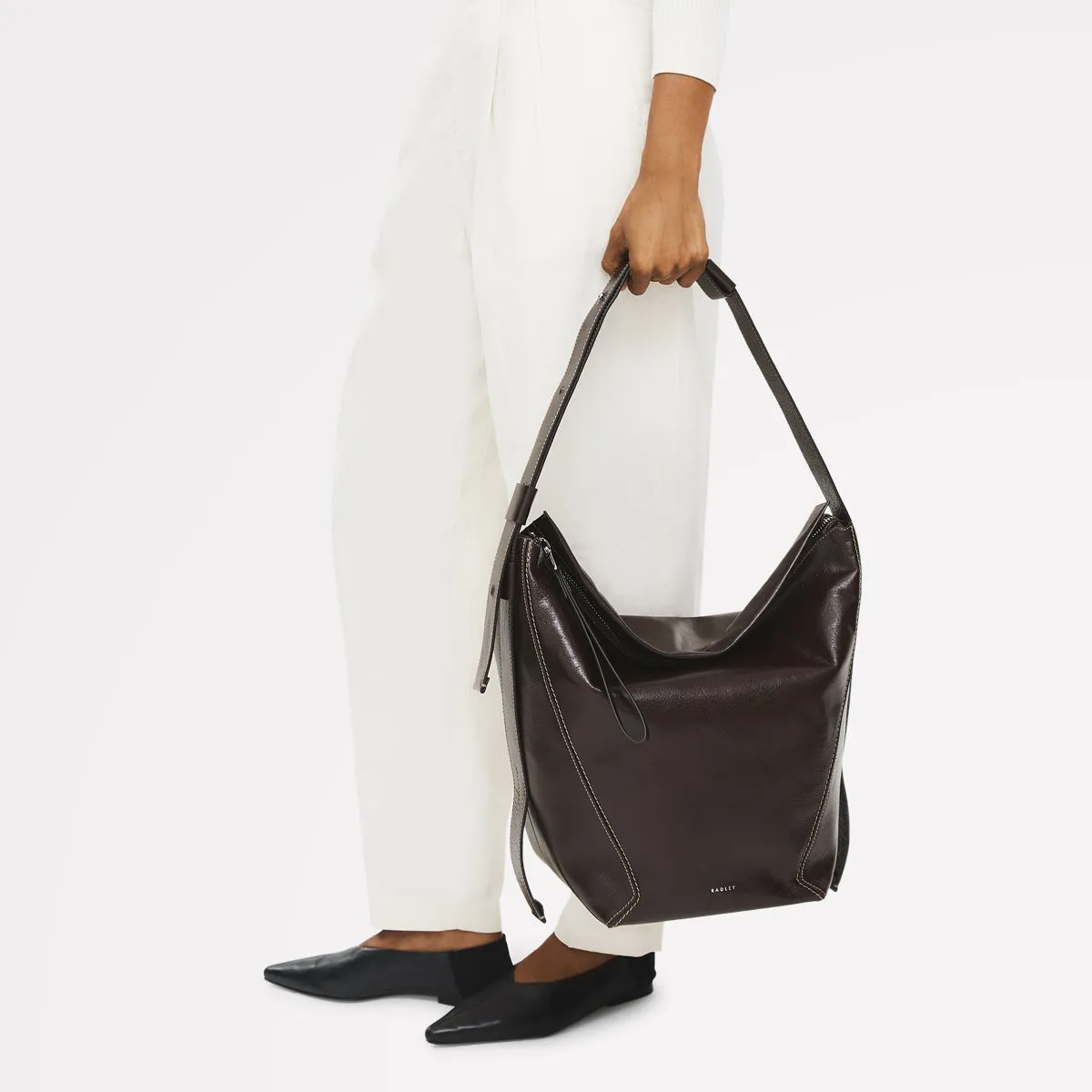 De Beauvoir Leather Large Ziptop Shoulder Bag in Dark Oak - 112261 sold by Radley product image thumbnail 2