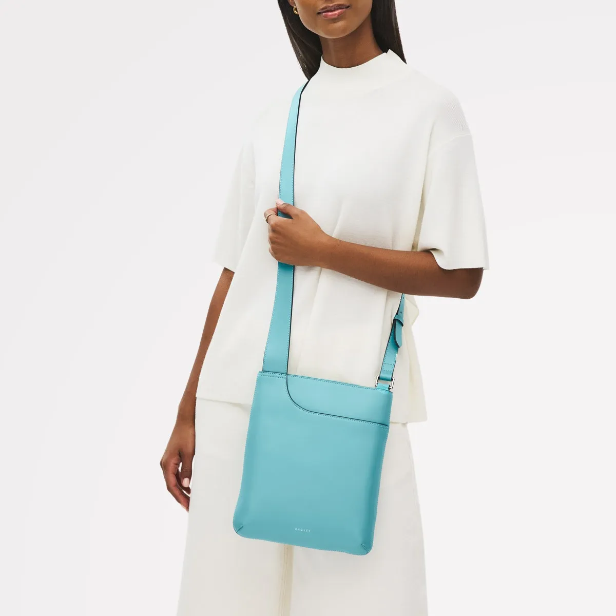 Pockets Leather Medium Ziptop Cross Body Bag in Maldives - 111449 sold by Radley product image thumbnail 2