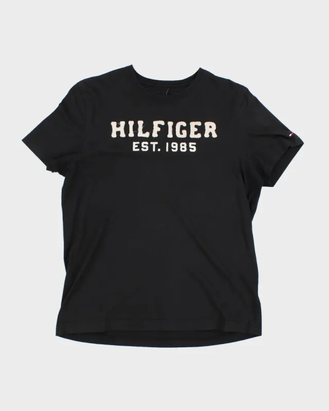 00s Tommy Hilfiger T-Shirt - M sold by Rokit