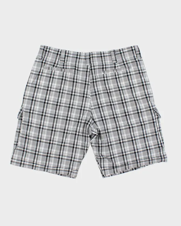 Vintage Wrangler Patterned Cargo Shorts - W34 L9 sold by Rokit product image thumbnail 2