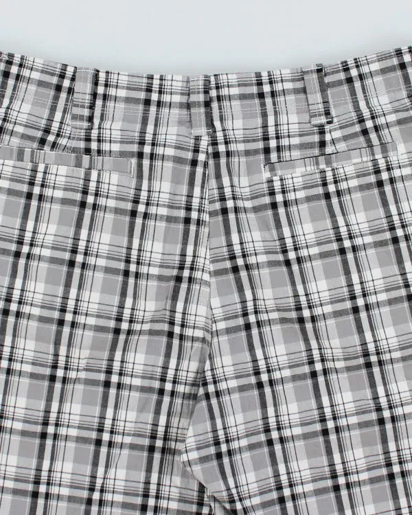 Vintage Wrangler Patterned Cargo Shorts - W34 L9 sold by Rokit product image thumbnail 4