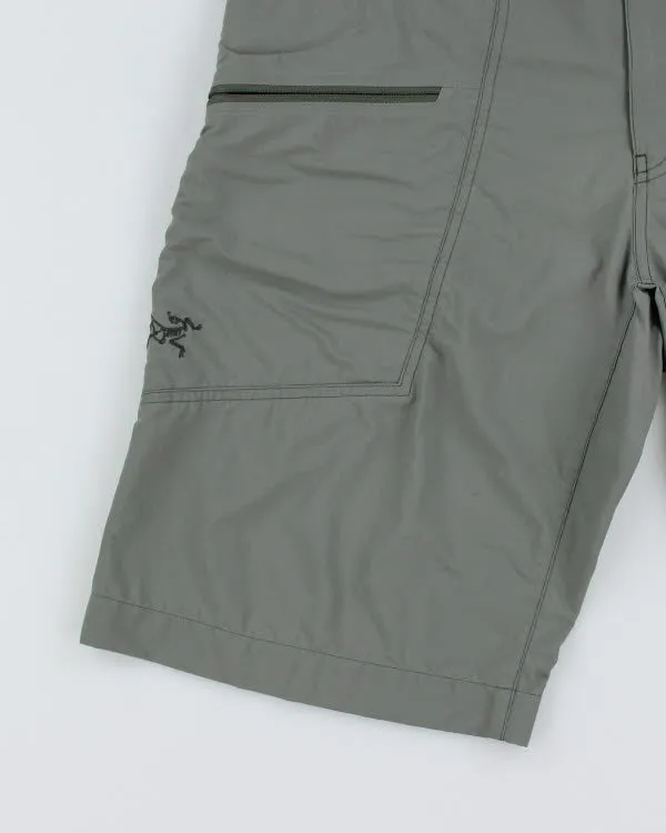 Arc'teryx Hiking Cargo Shorts - W32 L11 sold by Rokit product image thumbnail 4