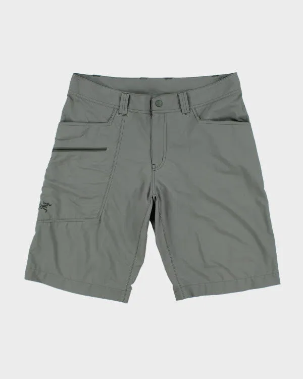 Arc'teryx Hiking Cargo Shorts - W32 L11 sold by Rokit