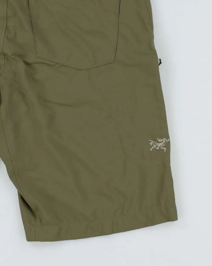 Vintage Arc'teryx Casual Lightweight Shorts - W30 L11 sold by Rokit product image thumbnail 4