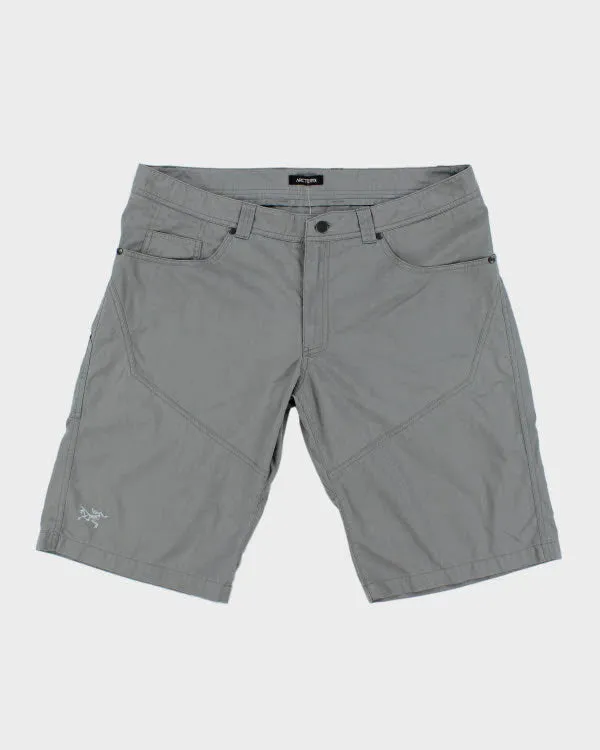 Arc'teryx Cargo Hiking Shorts - W38 L12 sold by Rokit