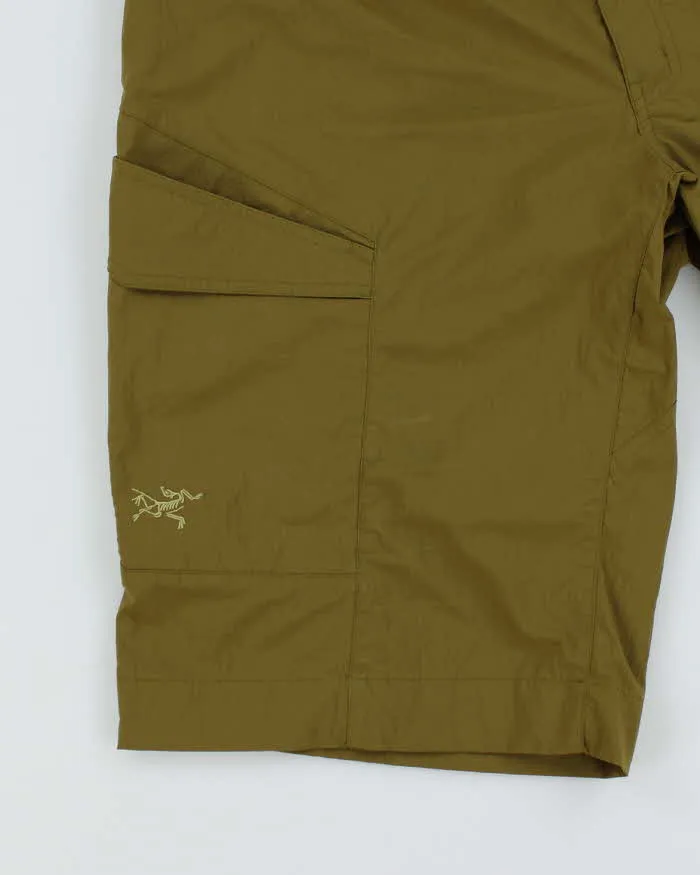 Vintage Arc'teryx Cargo Hiking Shorts - W36 L13 sold by Rokit product image thumbnail 4