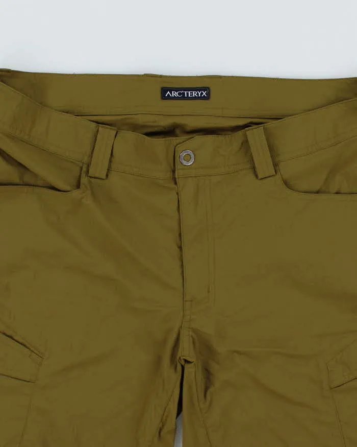 Vintage Arc'teryx Cargo Hiking Shorts - W36 L13 sold by Rokit product image thumbnail 3