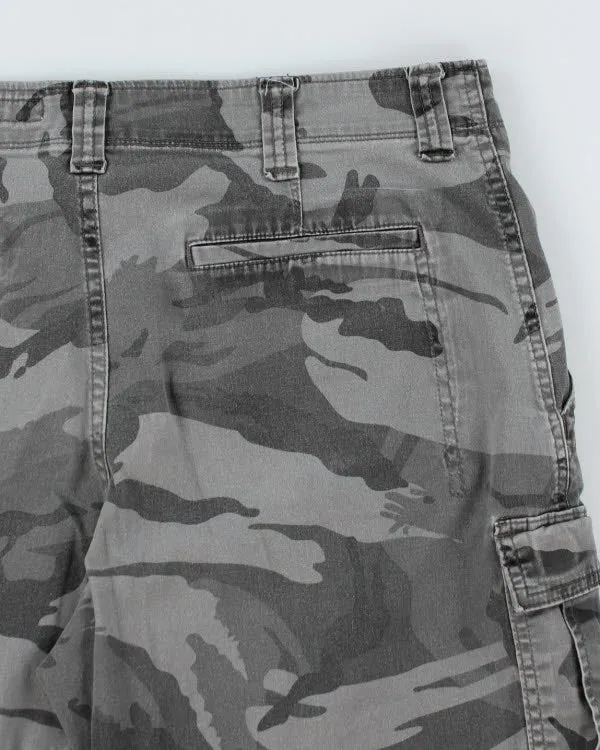 Vintage Camouflage Cargo Shorts - W34 L9 sold by Rokit product image thumbnail 4