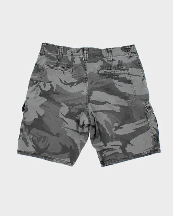 Vintage Camouflage Cargo Shorts - W34 L9 sold by Rokit product image thumbnail 2