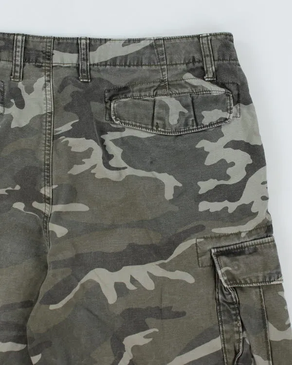Vintage Camouflage Cargo Shorts - W40 L10 sold by Rokit product image thumbnail 4