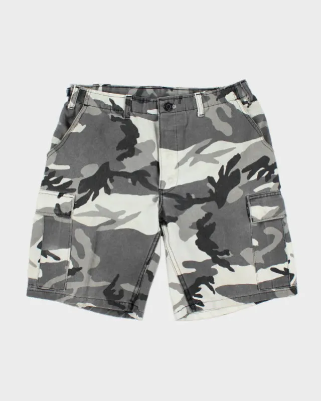 Vintage Snow Camouflage Cargo Shorts - W32 L9 sold by Rokit