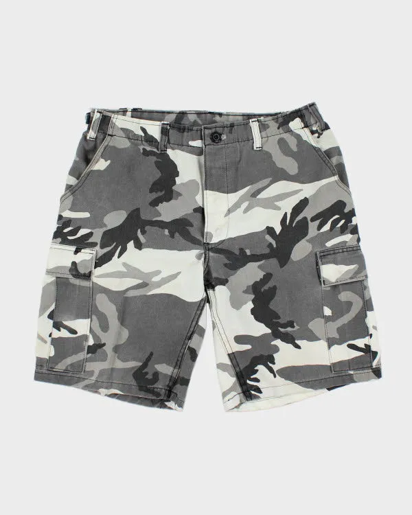 Vintage Snow Camouflage Cargo Shorts - W32 L9 sold by Rokit