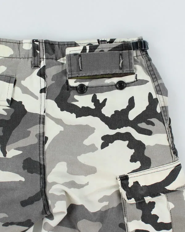 Vintage Snow Camouflage Cargo Shorts - W32 L9 sold by Rokit product image thumbnail 4