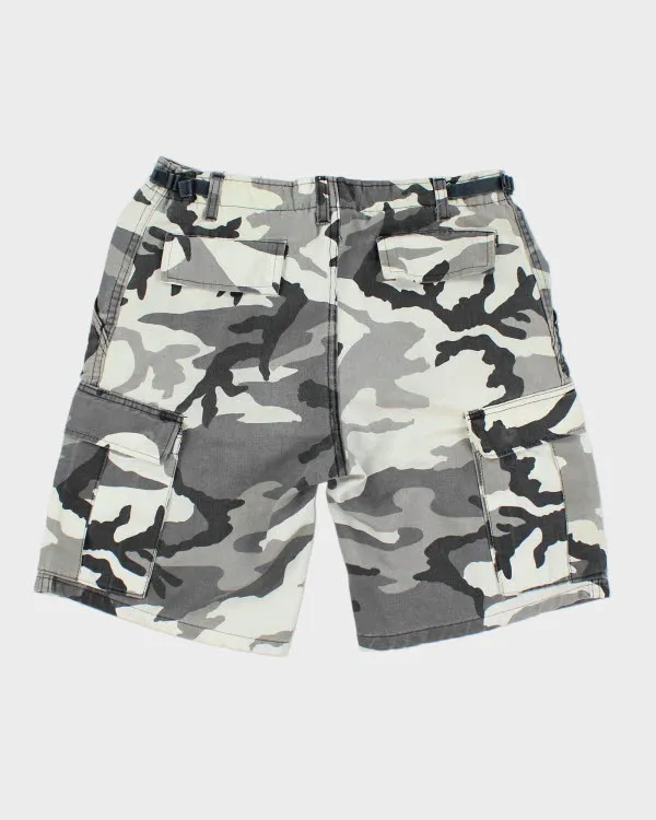 Vintage Snow Camouflage Cargo Shorts - W32 L9 sold by Rokit product image thumbnail 2