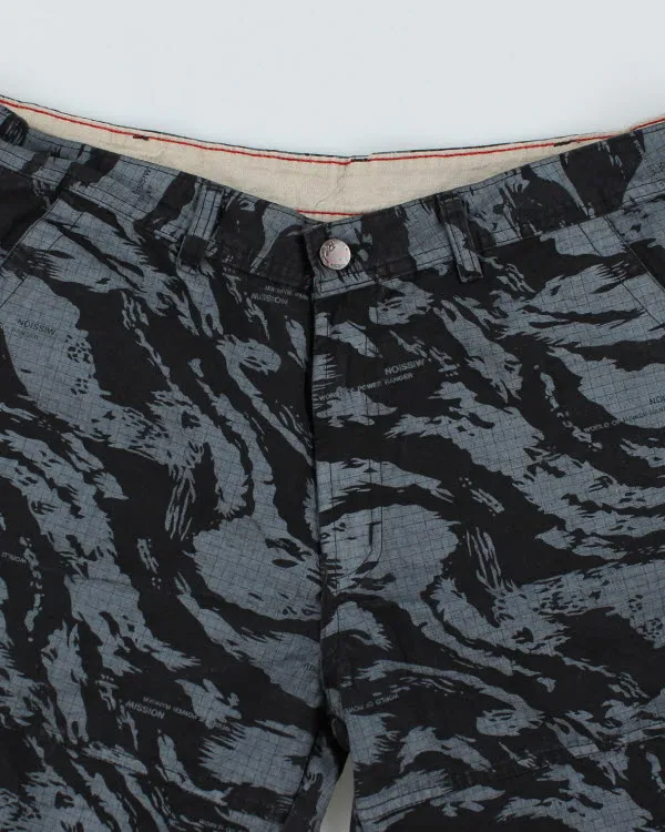 Y2k 00s Blue Camouflage Shorts - W40 sold by Rokit product image thumbnail 3