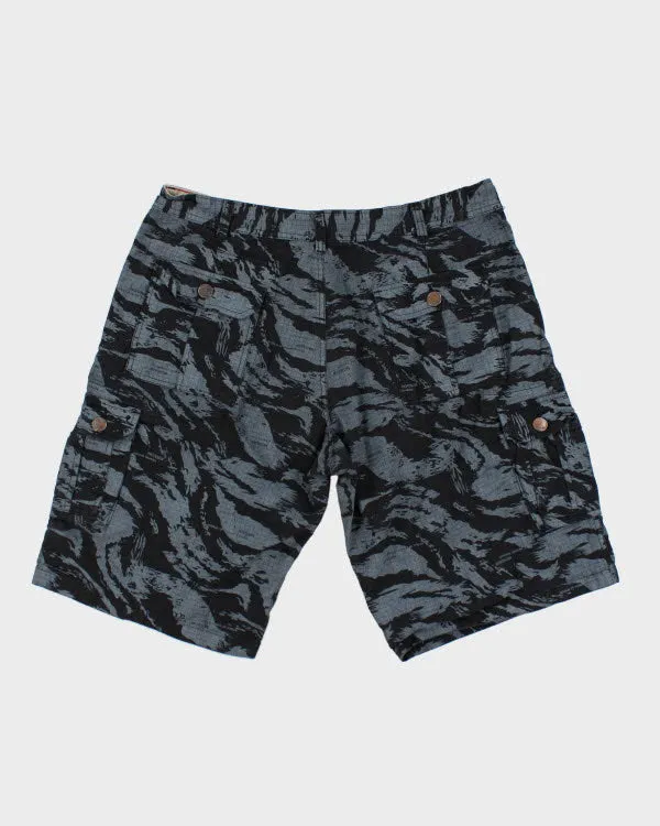 Y2k 00s Blue Camouflage Shorts - W40 sold by Rokit product image thumbnail 2