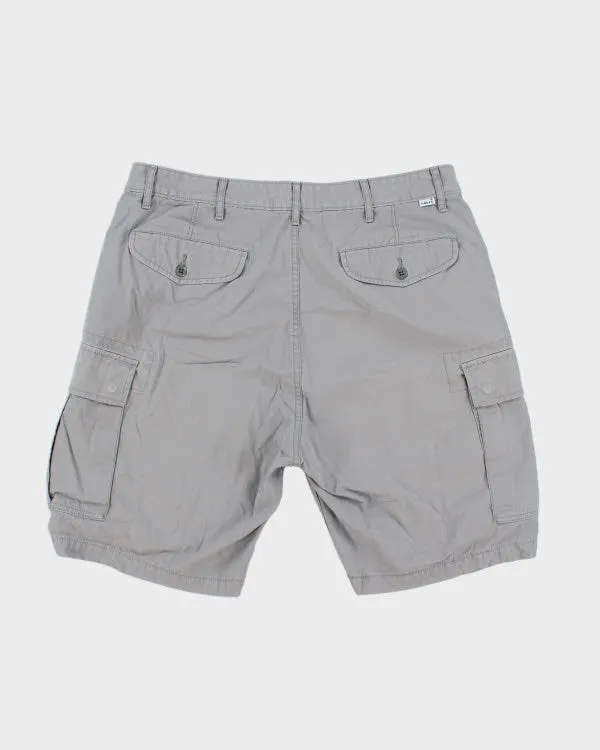 Vintage Levi's Baggy Cargo Shorts - W36 L9 sold by Rokit product image thumbnail 2
