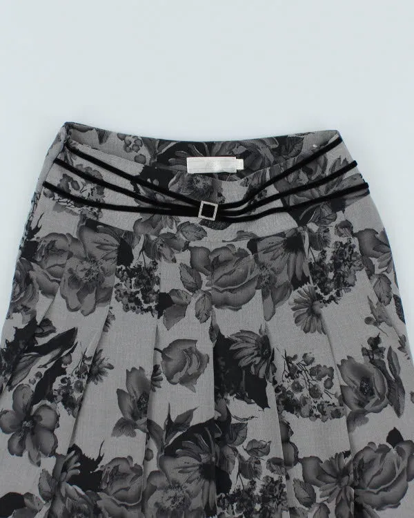 Y2k 00s Floral Grey Mesh Lined Pleated Skirt - XXL sold by Rokit product image thumbnail 3