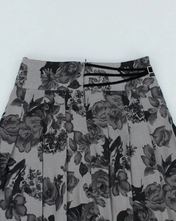 Y2k 00s Floral Grey Mesh Lined Pleated Skirt - XXL sold by Rokit product image thumbnail 4