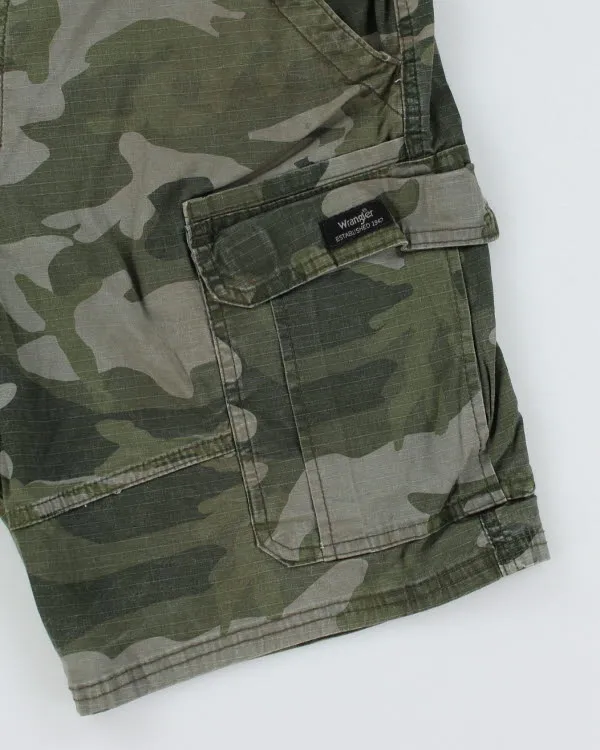 Vintage Gap Camouflage Cargo Shorts - W32 L9 sold by Rokit product image thumbnail 4