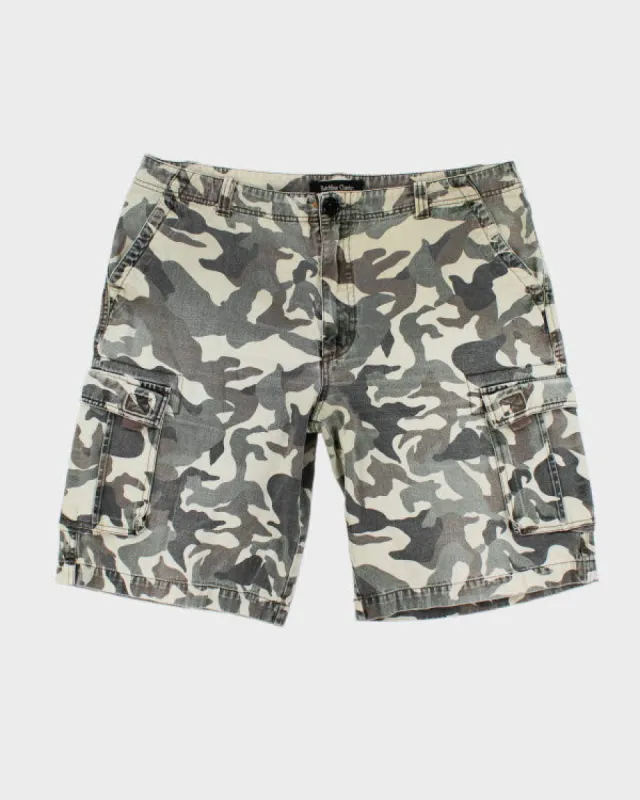 Y2k 00s Camouflage Cargo Shorts - W38 sold by Rokit