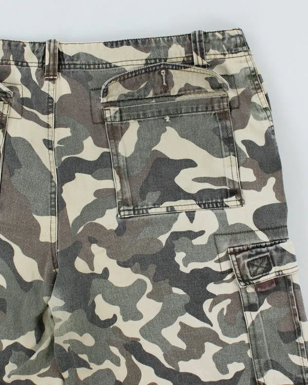 Y2k 00s Camouflage Cargo Shorts - W38 sold by Rokit product image thumbnail 4
