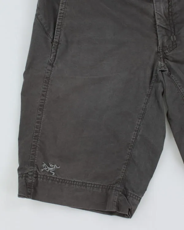 Arc'teryx Men's Belted Dark Grey Shorts - W34 sold by Rokit product image thumbnail 4