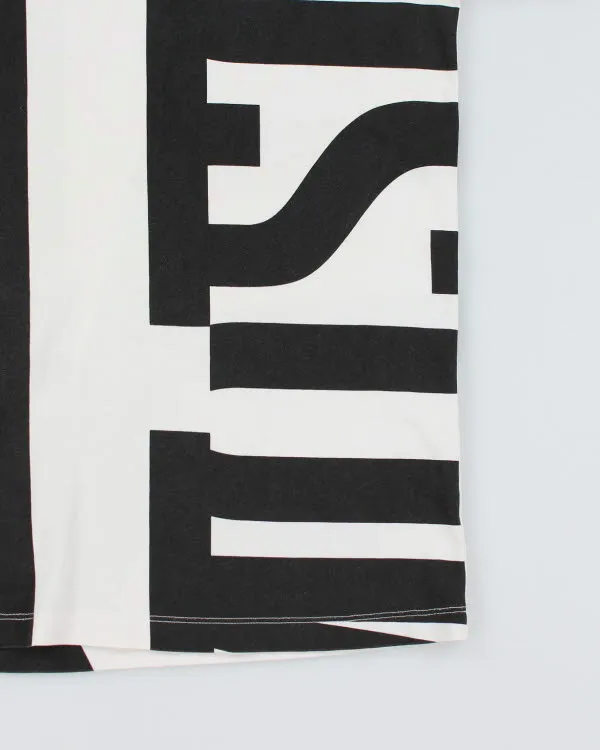 Moschino All Over Print T-shirt - XS sold by Rokit product image thumbnail 4