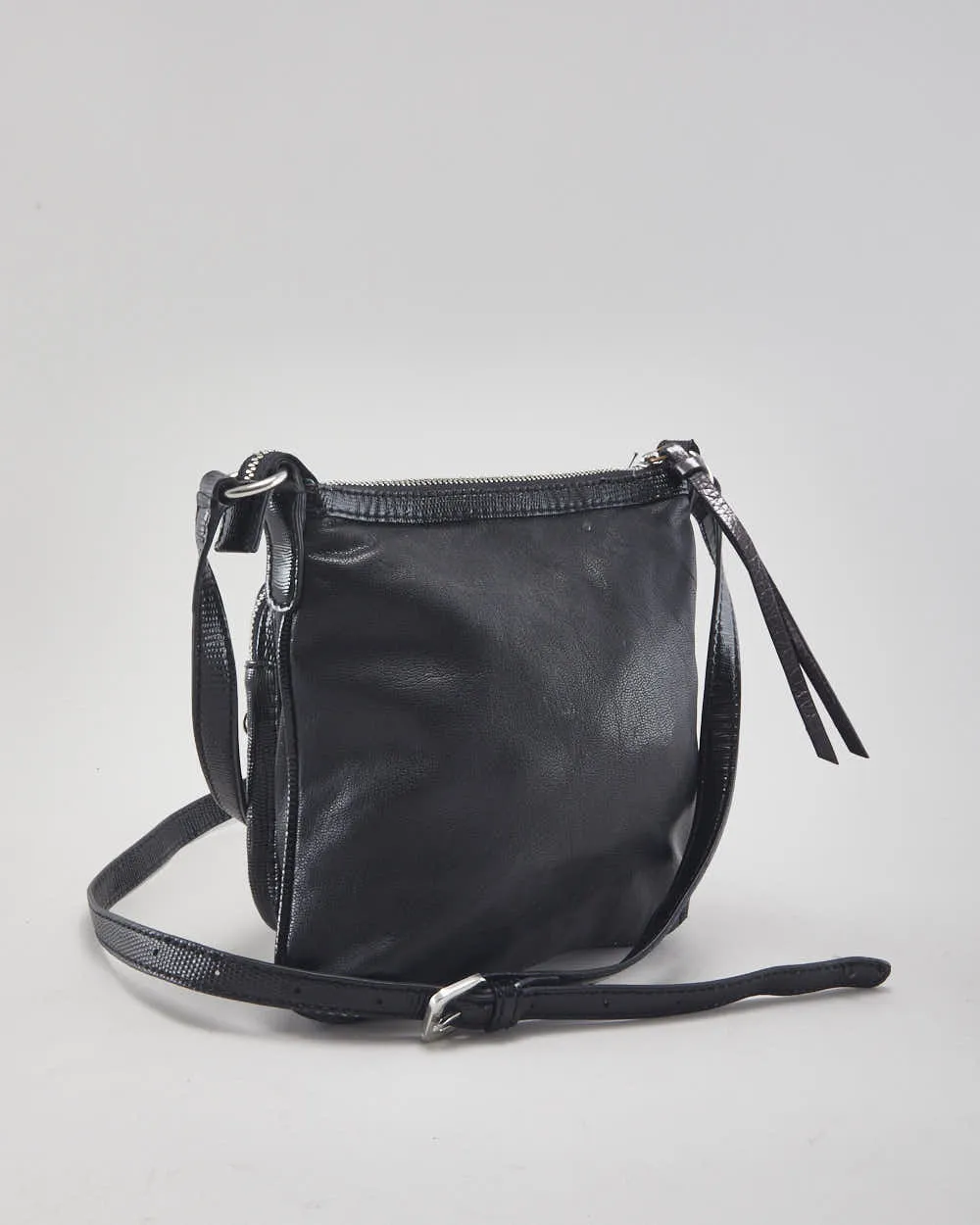 Y2k 00s Guess Crossbody Bag sold by Rokit product image thumbnail 2