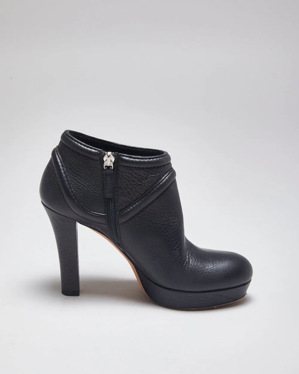 Gucci Leather Heeled Ankle Boot - UK 2 sold by Rokit product image thumbnail 2