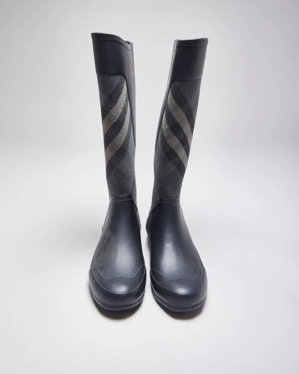 Burberry Black Wellington Boots - UK3 sold by Rokit product image thumbnail 3
