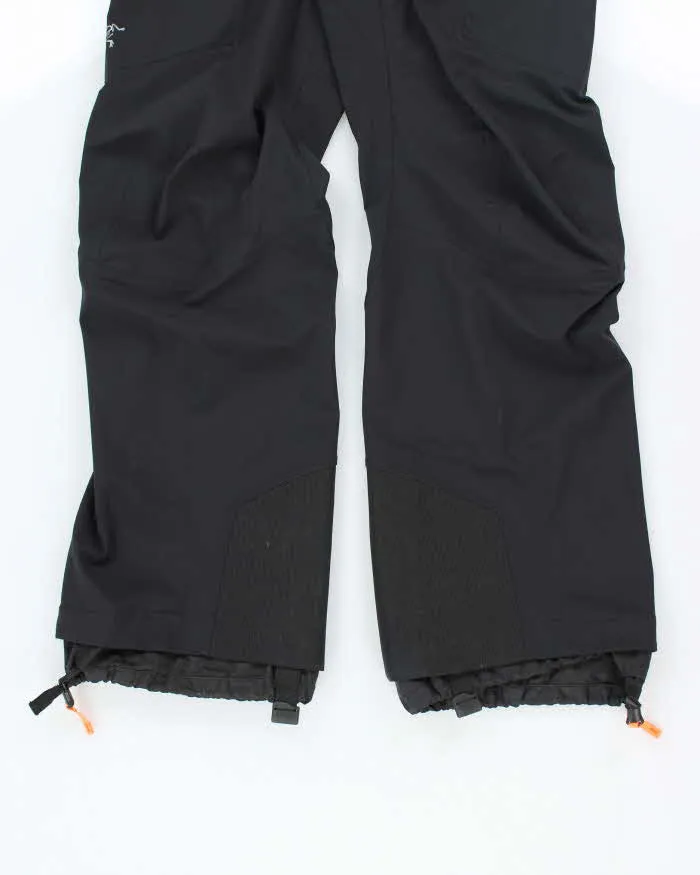 Vintage Women's Arc'teryx Multi Pocket Utility Ski Trousers - W30 L29 sold by Rokit product image thumbnail 4