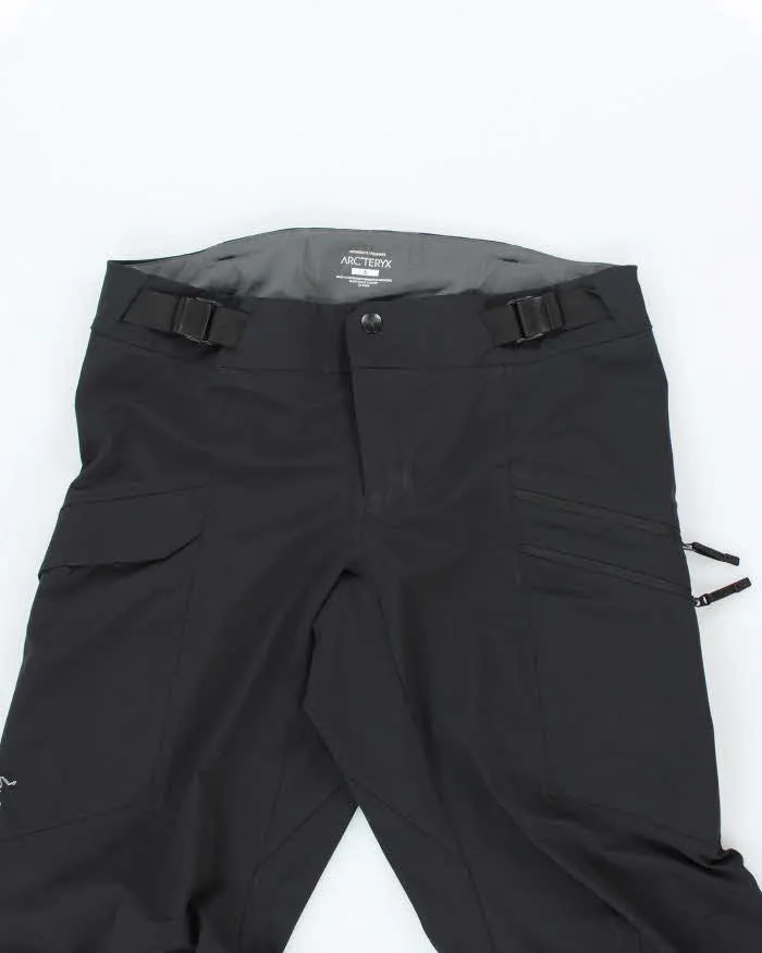 Vintage Women's Arc'teryx Multi Pocket Utility Ski Trousers - W30 L29 sold by Rokit product image thumbnail 3