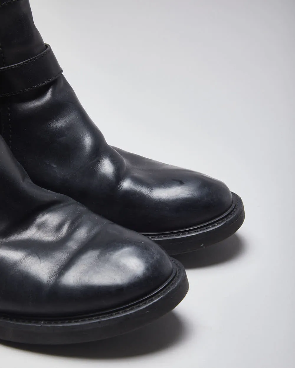 Vintage Salvatore Ferragamo Insulate Leather Ankle Boots - UK 10 sold by Rokit product image thumbnail 5