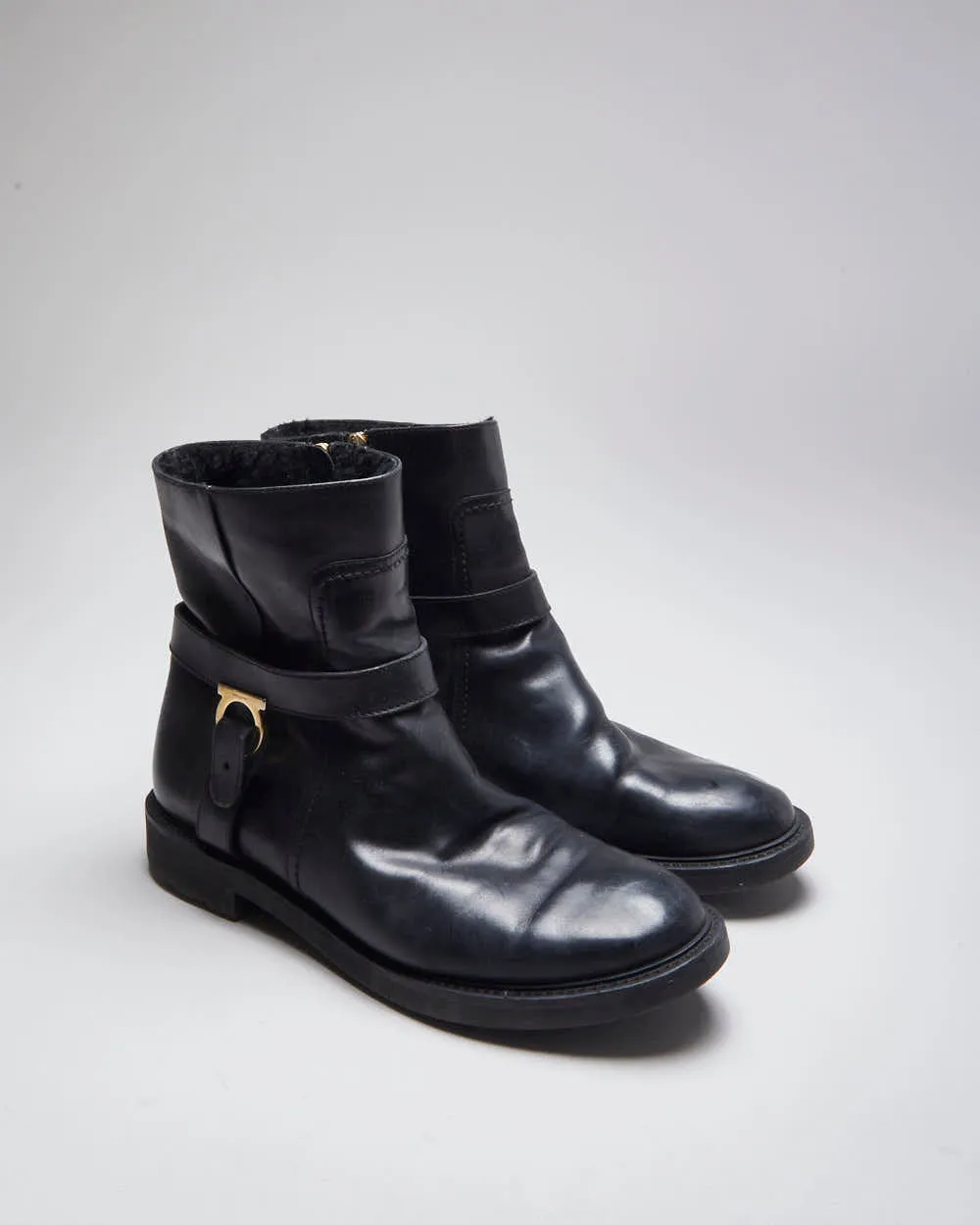 Vintage Salvatore Ferragamo Insulate Leather Ankle Boots - UK 10 sold by Rokit