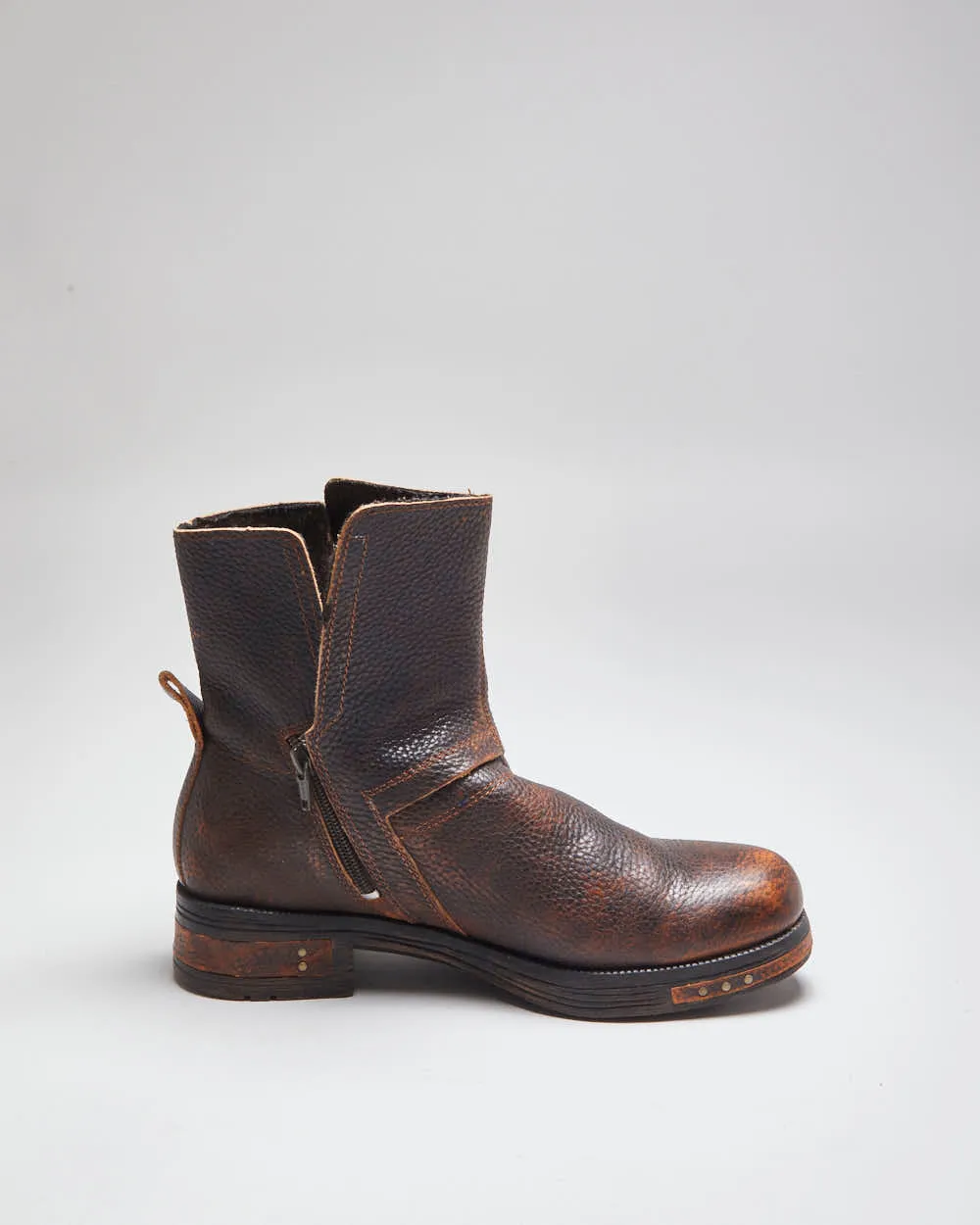 Vintage CAT Brown Leather Chelsea Work Boots - UK 8 sold by Rokit product image thumbnail 2