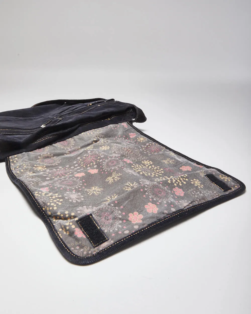 Levi's Black Corduroy Bag sold by Rokit product image thumbnail 4