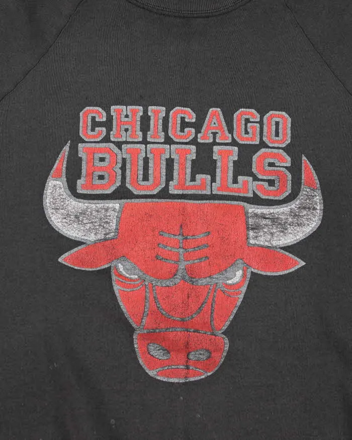 Vintage 80's Chicago Bulls NBA Graphic Sweatshirt - L sold by Rokit product image thumbnail 3