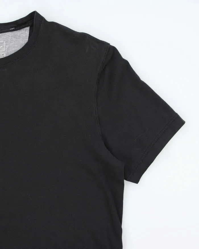 Vintage Eddie Bauer Lightweight Blank T-Shirt - M sold by Rokit product image thumbnail 4