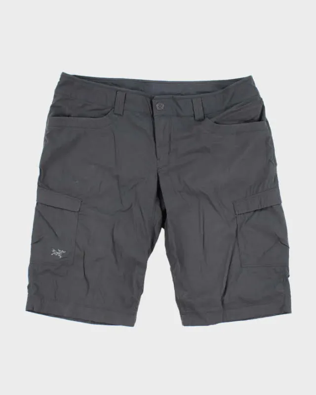 Vintage 2000's Women's Arc'teryx Cargo Shorts - W34 L12 sold by Rokit