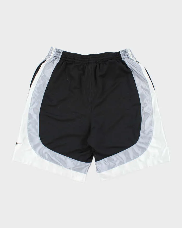 Vintage 2000's Nike Oversized Basketball Shorts - XL sold by Rokit product image thumbnail 2